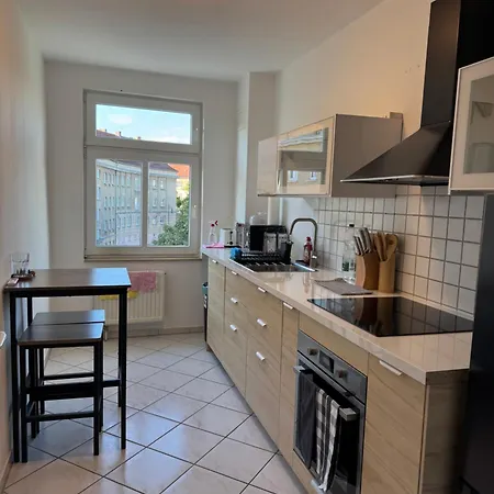 Grosse Mit Xxl-balkon In Schwerin Mitte *