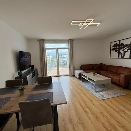 Grosse Mit Xxl-balkon In Schwerin Mitte Apartment *
