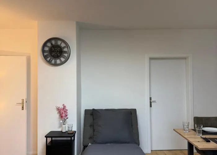 Grosse Mit Xxl-balkon In Mitte * 什未林